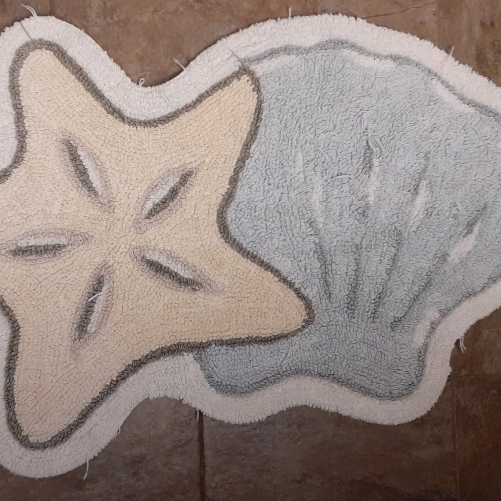 Vintage Starfish and Scallop Shaped Bath Rug 35" x 20"